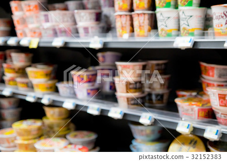 Supermarket cup noodle department cup noodle department 32152383