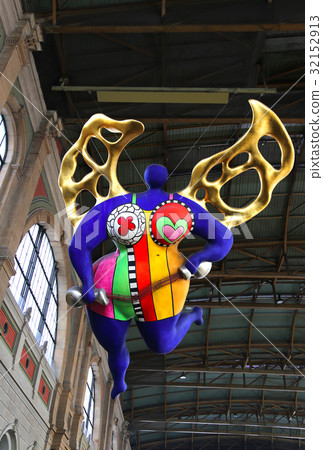 Guardian Angel, Main Station, Zurich, Switzerland Guardian Angel, Main Station, Zurich, Switzerland 32152913
