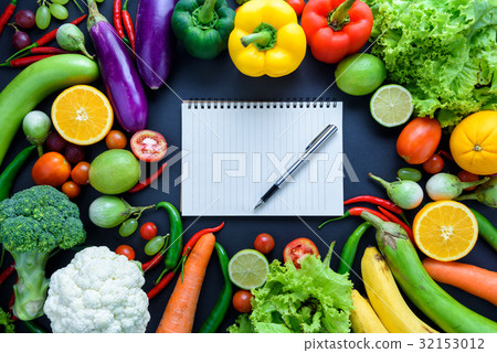 Healthy food concept of fresh organic vegetables 32153012