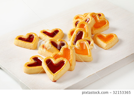 Heart shaped jam cookies 32153365