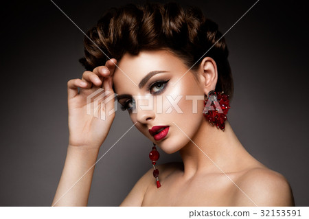 Beauty woman with blue eyes and red lips. Beauty woman with blue eyes and red lips. 32153591