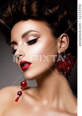 Beauty woman with blue eyes and red lips. Beauty woman with blue eyes and red lips. 32153592