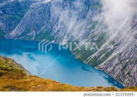 Beautiful norwegian landscape with mountains  32155095