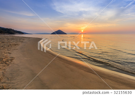 Paradise beach at sunrise. Greece 32155630