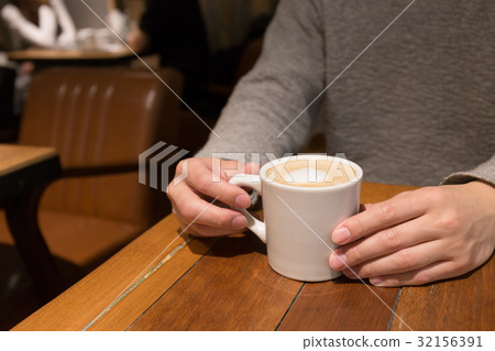 Cafe Cafe 32156391