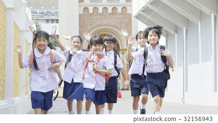 Students are going to school with happiness 32156943