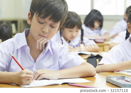 children are sitting in the class and learning. children are sitting in the class and learning. 32157118