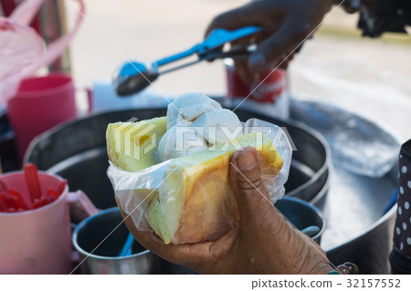 Scooping coconut Ice-cream on bread Scooping coconut Ice-cream on bread 32157552