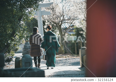shrine, parenthood, parent and child 32158124