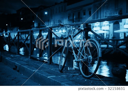 Naviglio Grande canal bike Naviglio Grande canal bike 32158631
