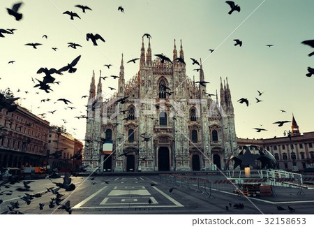 Milan Cathedral Square pigeon 32158653