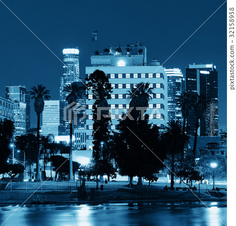 Los Angeles at night 32158958