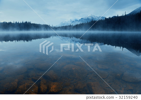 Lake Herbert 32159240