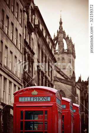 Edinburgh city street Edinburgh city street 32159372