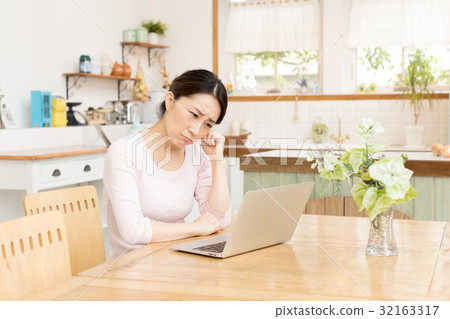 Housewife using a personal computer Housewife using a personal computer 32163317