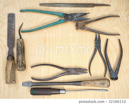 rectangular border frame of old rusty tools  32166132