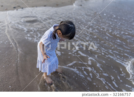 Small little Thai girl 32166757