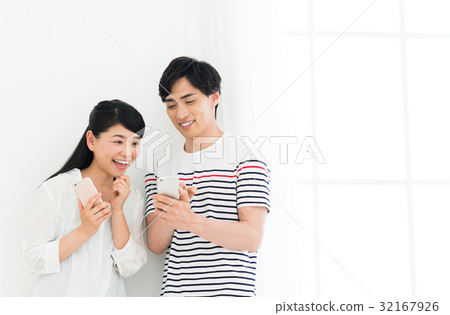 Young men and women (smaho) Young men and women (smaho) 32167926