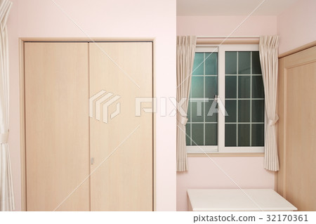房間(公寓單戶住宅格子窗住宅住宅粉紅桃子房間存放) 房間(公寓單戶住宅格子窗住宅住宅粉紅桃子房間存放) 32170361