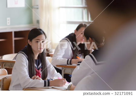 A high school student 32171091