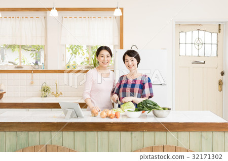 Mother and girl cooking Mother and girl cooking 32171302