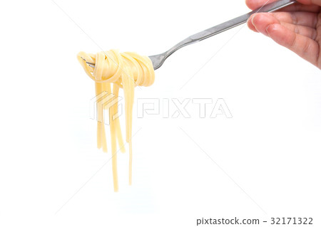 Spoon a scoop of pasta based dish 32171322