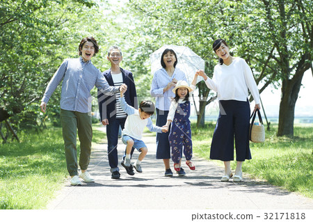 Third generation family Third generation family 32171818