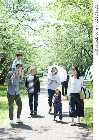 Third generation family 32171823