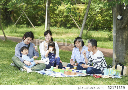 Third generation family 32171859