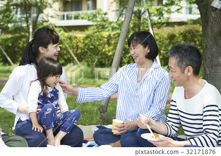 Third generation family 32171876