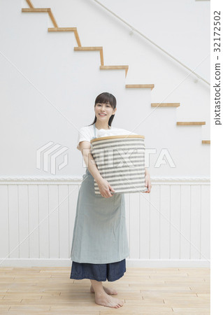 Washing image housewife portrait 32172502