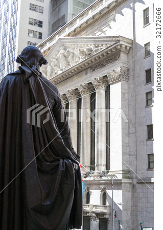 George Washington and NY Stock Exchange building George Washington and NY Stock Exchange building 32172666