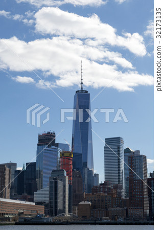 Views of the financial district from Tribeca (NYC) 32173135