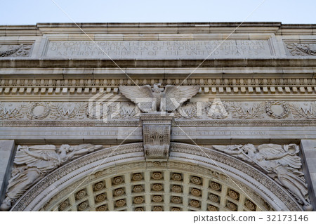 Arch in Washington Square park 32173146