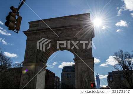 Arch in Washington Square park 32173147