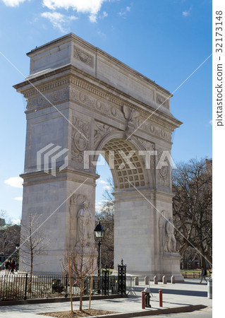 Arch in Washington Square park Arch in Washington Square park 32173148