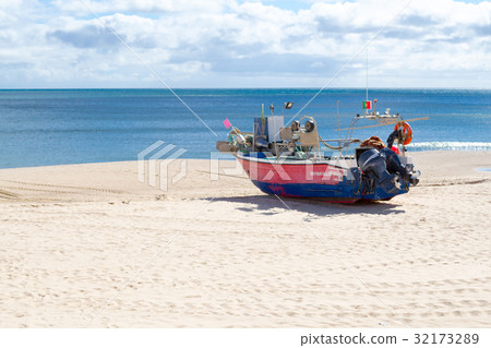 Stranded boat in the beach of Salema (Portugal) 32173289