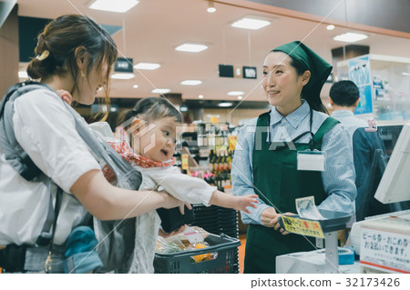supermarket, super market, salesperson 32173426
