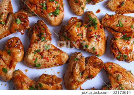 close-up of marinated raw chicken wings close-up of marinated raw chicken wings 32173614