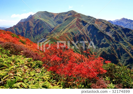 從山上看到的谷川山。 從山上看到的谷川山。 32174899