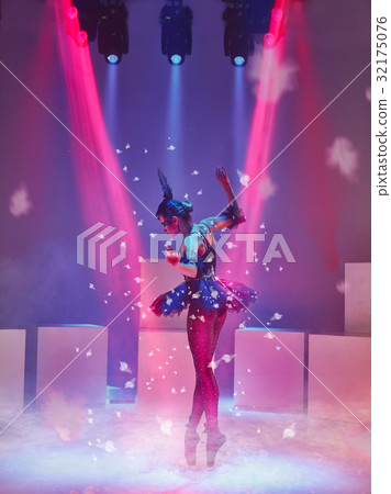 Portrait of the ballerina in the role of a black Portrait of the ballerina in the role of a black 32175076