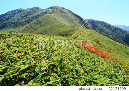 Sasahara and Tanigawa mountain range at Joetsu border · Kono Pass 32175399