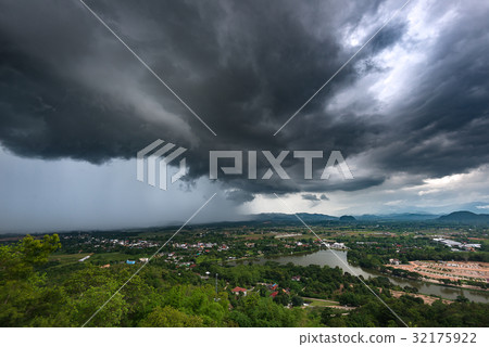 Strom cloudy over countryside 32175922