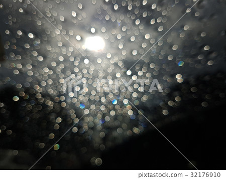 Sunlight bokeh in the cloudy day Sunlight bokeh in the cloudy day 32176910