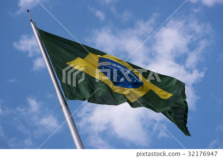Brazil's flag 32176947