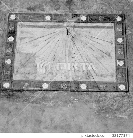 in italy sundial and   antique  wall 32177374