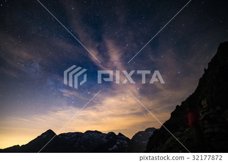 The colorful glowing core of the Milky Way 32177872