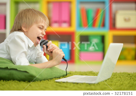Teenage boy with a laptop 32178151