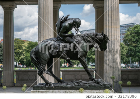 Statue of a hun on a horse ("Hunne zu Pferde")   32178396