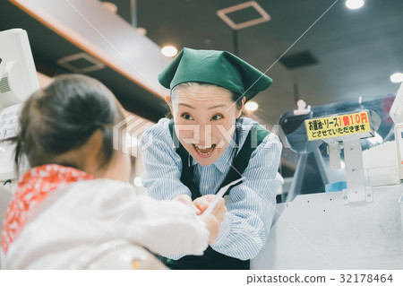 超級市場 超市 店員 32178464